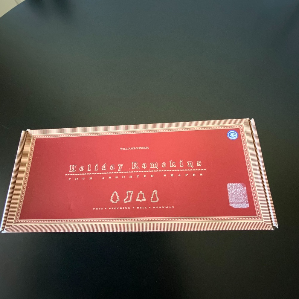 WILLIAM SONOMA SET OF 4 HOLIDAY RAMEKINS